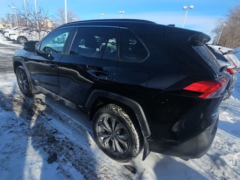 Used 2023 Toyota RAV4 XLE Premium image 4