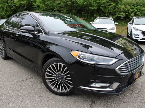 Used 2017 Ford Fusion SE w/ Fusion SE Technology Package FWD image 4