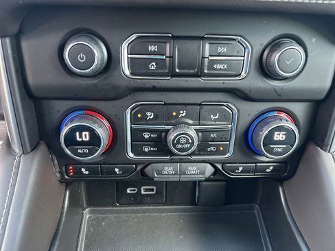 Used 2023 Chevrolet Tahoe LT w/ Luxury Package image 28