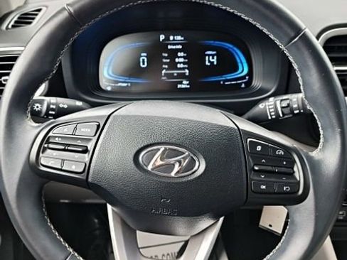 Used 2023 Hyundai Venue SEL image 18
