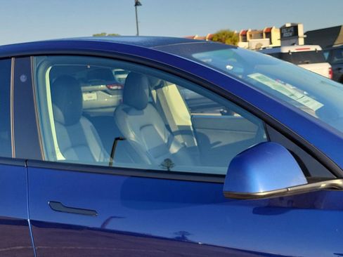 Used 2022 Tesla Model Y Performance image 6