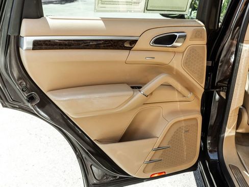 Used 2016 Porsche Cayenne AWD/4WD image 31