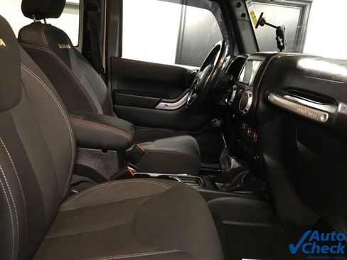 Used 2015 Jeep Wrangler Sahara w/ Connectivity Group AWD/4WD image 30