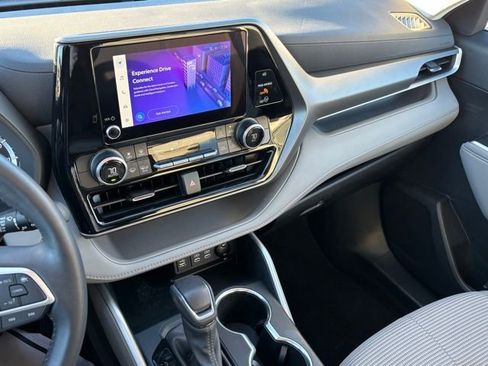 Used 2024 Toyota Highlander LE image 33