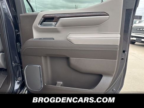 Used 2024 GMC Sierra 1500 SLT w/ SLT Premium Package AWD/4WD image 8