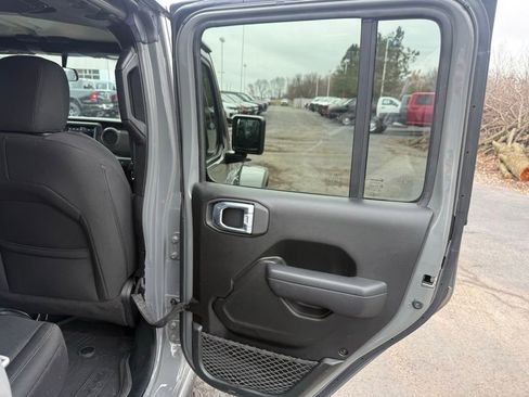 Used 2022 Jeep Gladiator Willys image 48