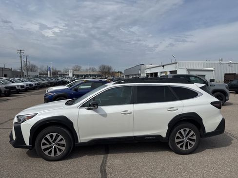 Used 2023 Subaru Outback Premium image 12