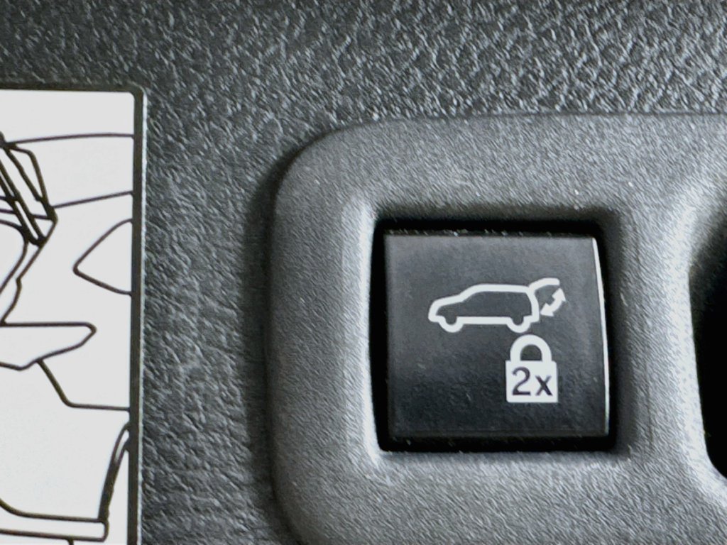 Used 2022 Toyota Sienna Limited FWD image 34