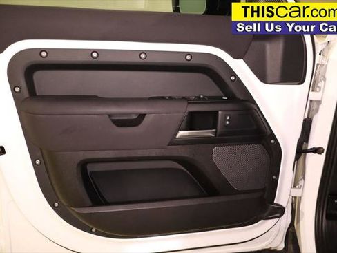 Used 2022 Land Rover Defender 110 image 32