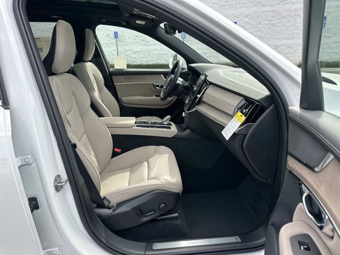 New 2026 Volvo XC90 B6 Plus image 21