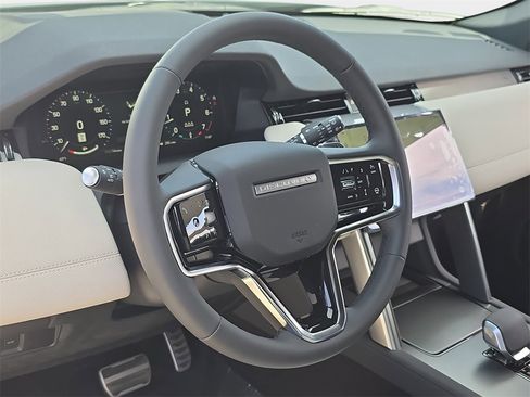 New 2026 Land Rover Discovery Sport Landmark image 16