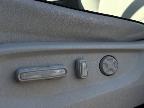 Used 2025 Honda Odyssey Touring image 11