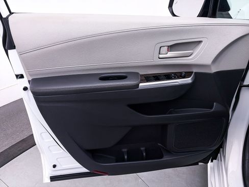 Used 2022 Toyota Sienna LE FWD image 15