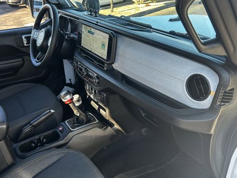 Used 2025 Jeep Wrangler Sport image 11