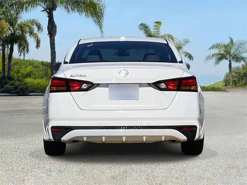 Certified 2025 Nissan Altima 2.5 S image 3