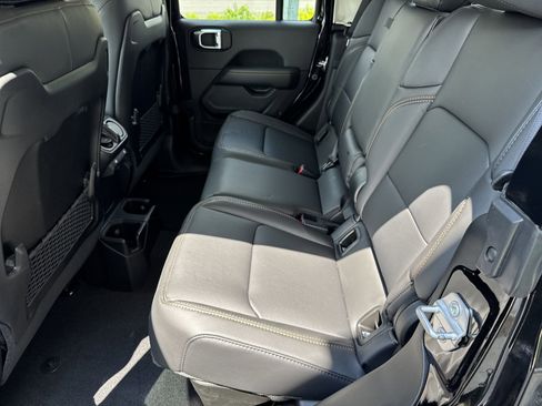 New 2025 Jeep Gladiator Sport w/ Premium Package image 26