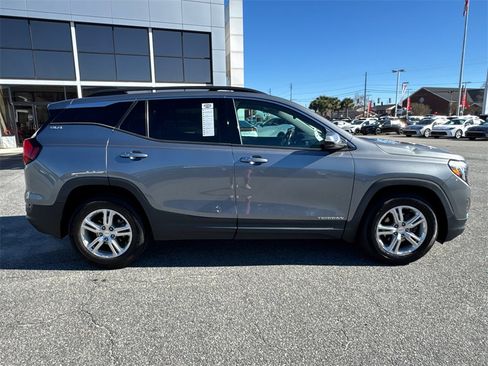 Used 2020 GMC Terrain SLE w/ Driver Convenience Package image 2