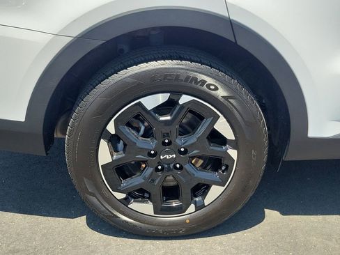Used 2024 Kia Sorento S AWD/4WD image 6