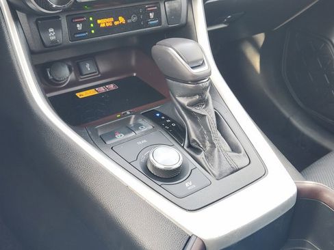 Used 2022 Toyota RAV4 Limited image 20