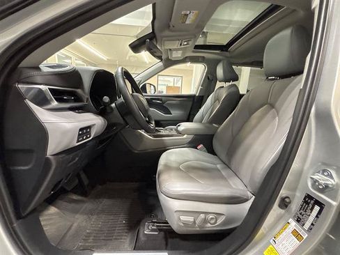 Used 2021 Toyota Highlander Limited AWD/4WD image 19