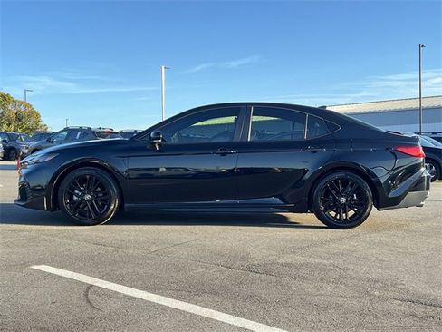 Used 2025 Toyota Camry SE image 33