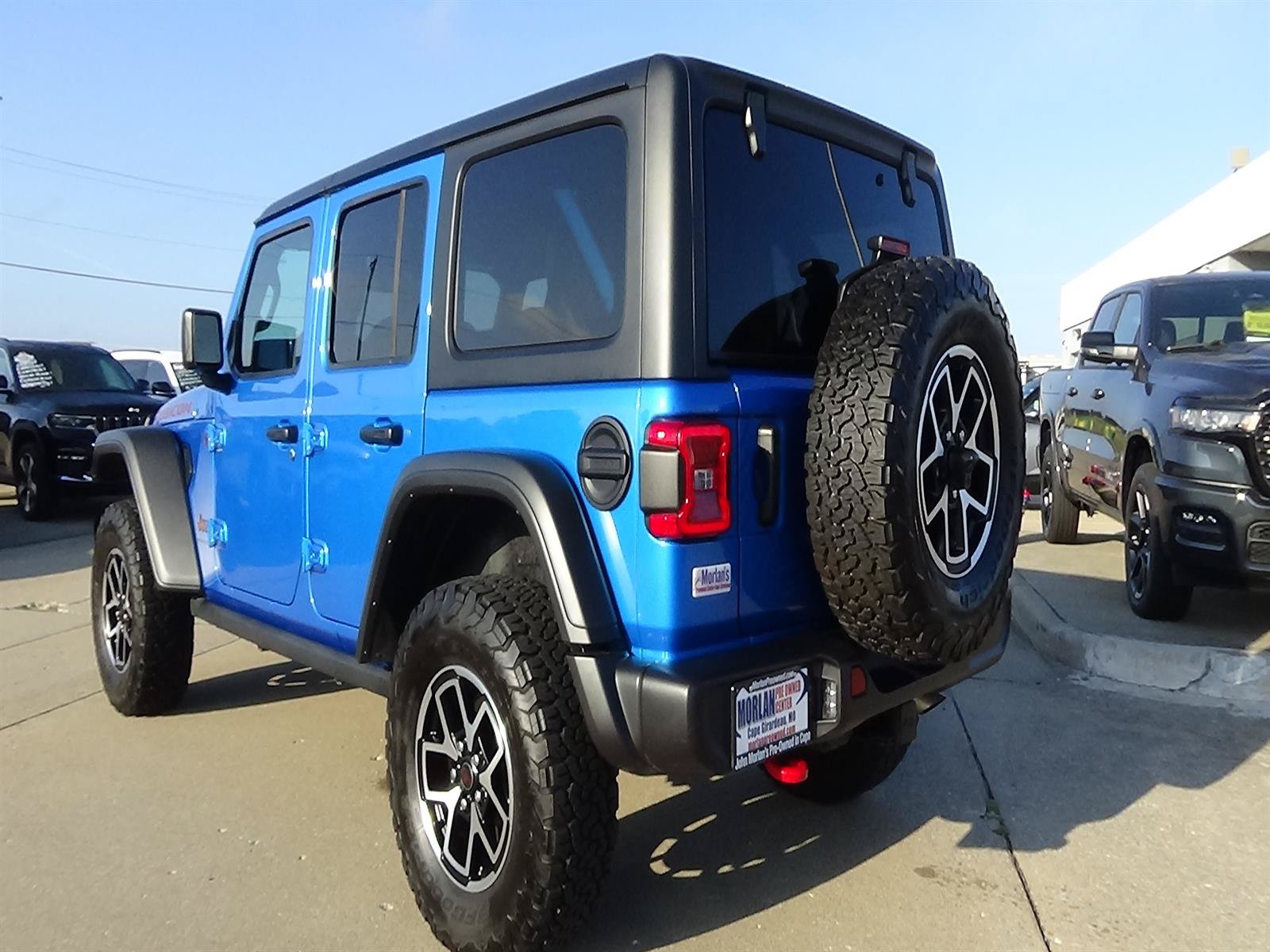 Certified 2025 Jeep Wrangler Unlimited Rubicon w/ Convenience Group AWD/4WD image 8