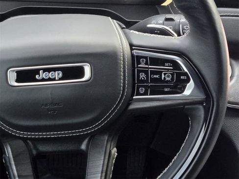 Used 2022 Jeep Grand Cherokee Overland w/ Advanced Protech Group III image 16