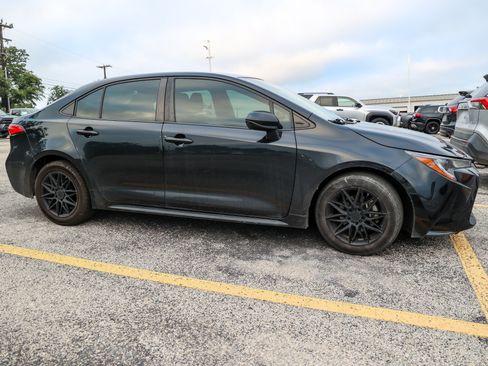 Used 2022 Toyota Corolla LE FWD image 6
