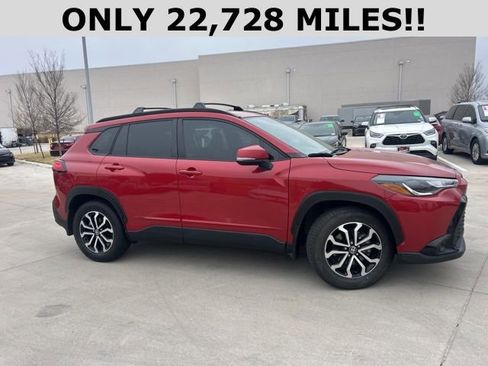 Used 2024 Toyota Corolla Cross SE image 2