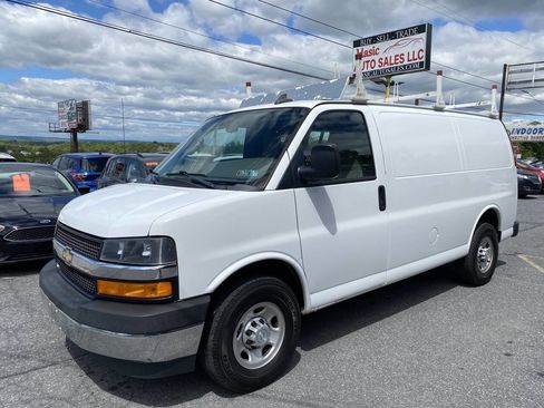 Used 2018 Chevrolet Express 2500 w/ Driver Convenience Package RWD image 2