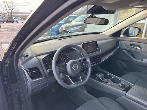 Used 2021 Nissan Rogue SV image 9