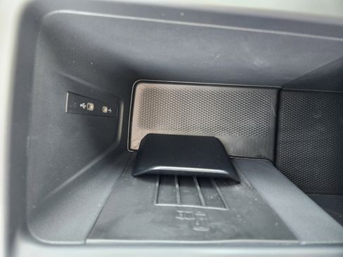 New 2025 Volkswagen Tiguan SE AWD/4WD image 33