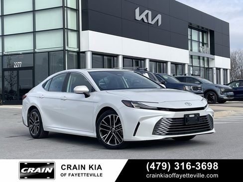 Used 2025 Toyota Camry XLE image 1