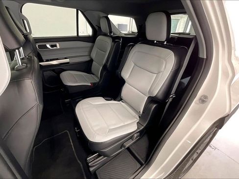 Used 2021 Ford Explorer XLT w/ Equipment Group 202A RWD image 19