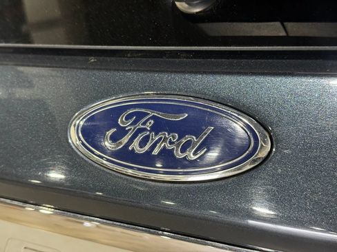 Used 2023 Ford Explorer XLT AWD/4WD image 36