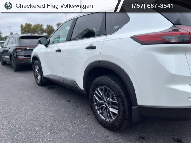 Used 2024 Nissan Rogue S AWD/4WD image 8