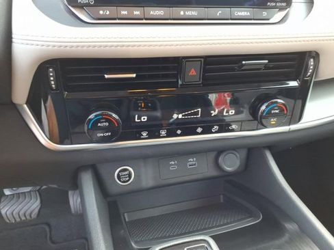 Used 2023 Nissan Rogue SV image 17