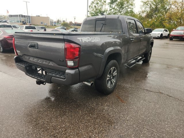 Used 2018 Toyota Tacoma TRD Sport w/ TRD Premium Sport Package AWD/4WD image 12