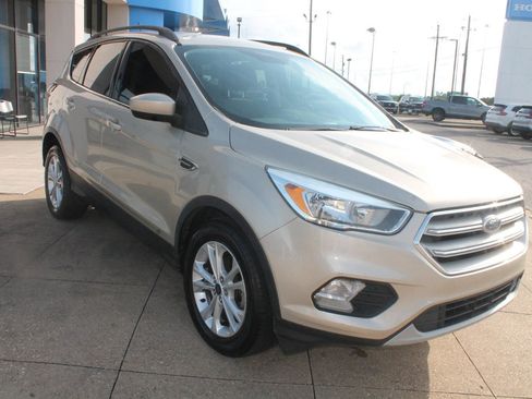Used 2018 Ford Escape SE w/ SE Sync 3 Package FWD image 1