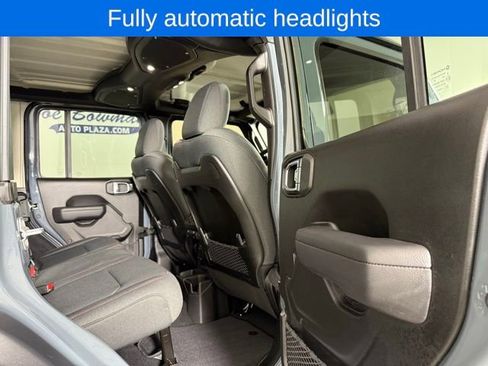 Used 2025 Jeep Wrangler Unlimited Rubicon AWD/4WD image 19
