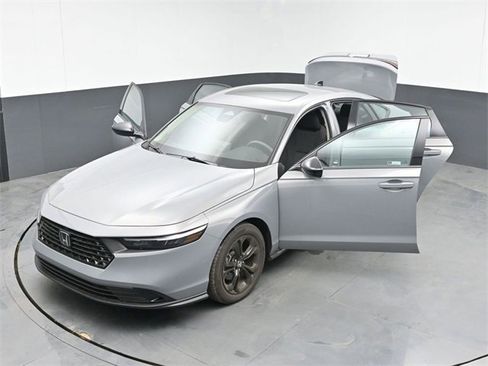 Used 2025 Honda Accord SE image 50