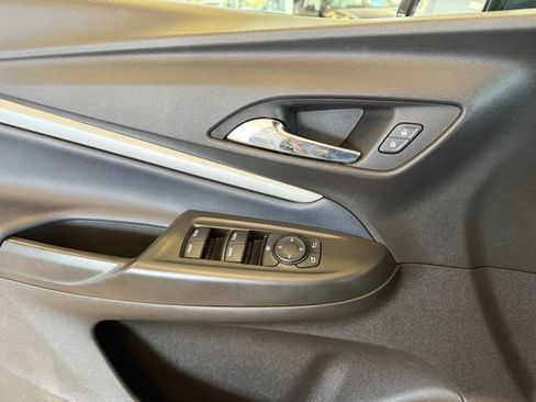 Used 2022 Chevrolet Bolt EUV LT w/ Convenience Package FWD image 18