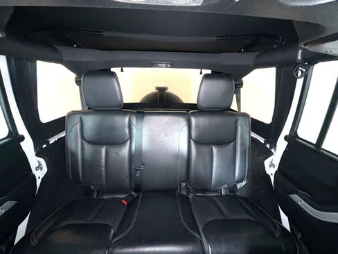 Used 2016 Jeep Wrangler Unlimited Sahara w/ Dual Top Group AWD/4WD image 22