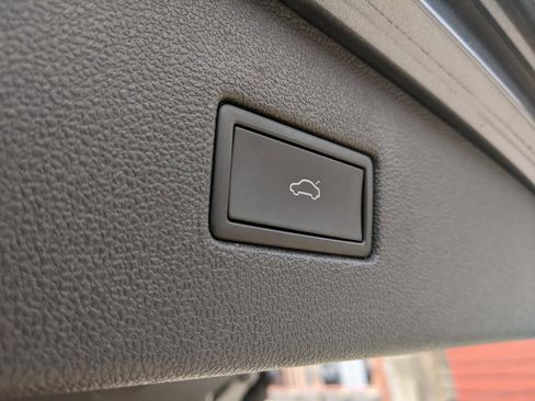 Certified 2021 Volkswagen Tiguan SE image 29