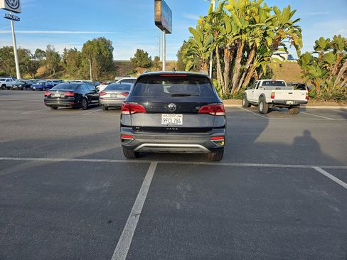 Certified 2023 Volkswagen Taos SE image 6