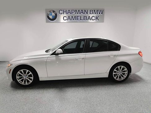 Used 2017 BMW 320i Sedan RWD image 3