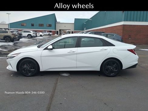 Used 2023 Hyundai Elantra Blue image 8