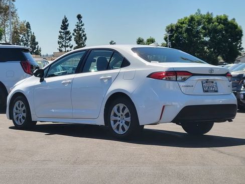 Used 2023 Toyota Corolla LE FWD image 2
