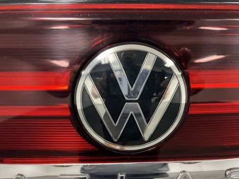 Used 2024 Volkswagen Atlas Cross Sport SE AWD/4WD image 30
