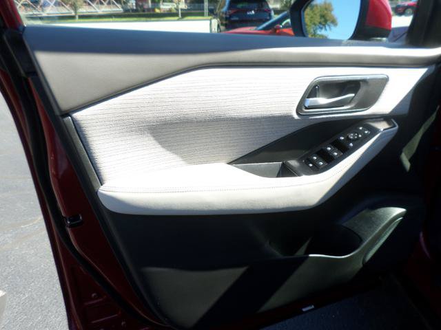 Used 2023 Nissan Rogue SV AWD/4WD image 30